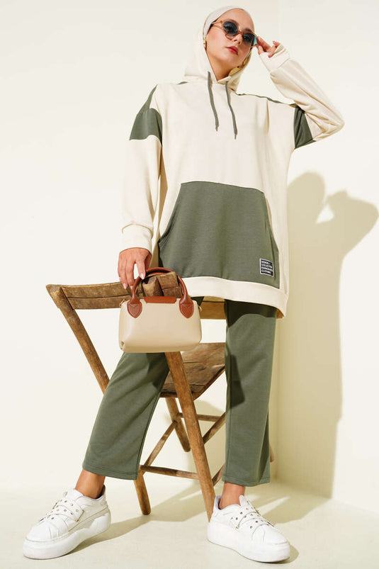 بدلة Emblem مزدوجة الخيط مع غطاء رأس من قطعتين باللون الكاكي