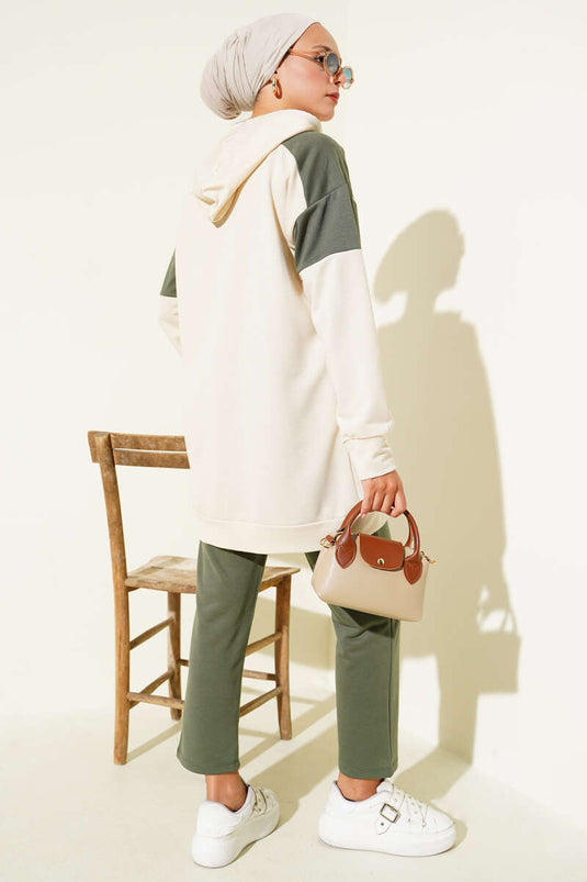 بدلة Emblem مزدوجة الخيط مع غطاء رأس من قطعتين باللون الكاكي