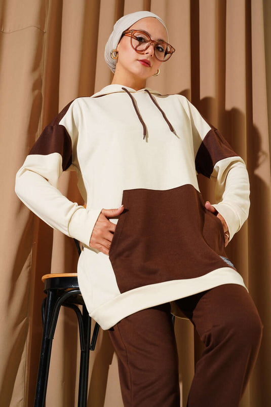 بدلة Emblem المكونة من قطعتين ذات غطاء رأس باللون البني