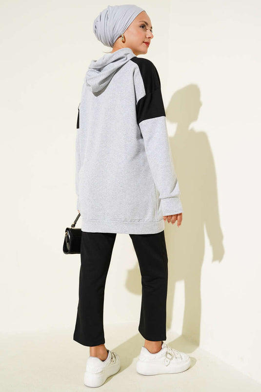 بدلة Emblem المكونة من قطعتين ذات غطاء رأس باللون الأسود