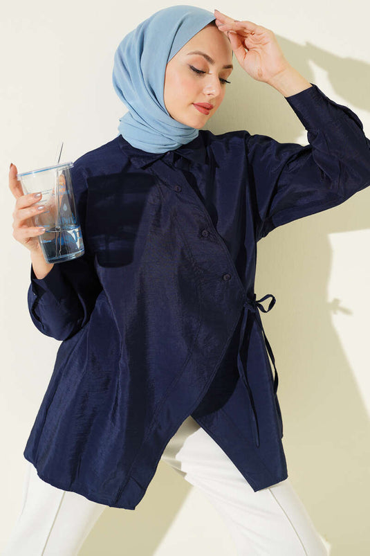 Asymmetrisches Hemd mit Bindung in Marineblau