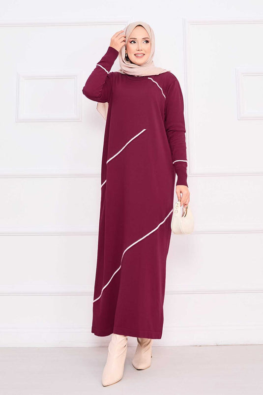 Robe hijab asymétrique en maille bordeaux à rayures et détails en hijab