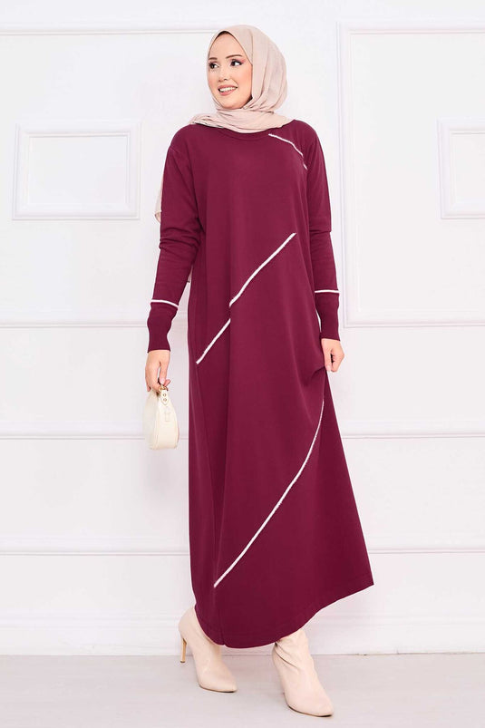 Robe hijab asymétrique en maille bordeaux à rayures et détails en hijab