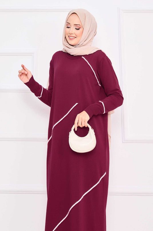 Robe hijab asymétrique en maille bordeaux à rayures et détails en hijab