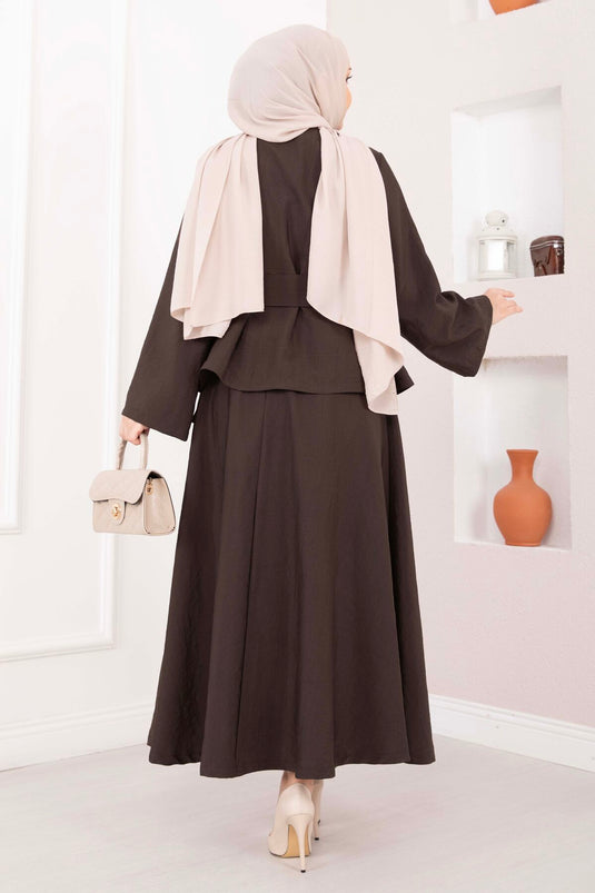 Ensemble jupe et veste asymétrique avec ceinture et boutons dorés, couleur café