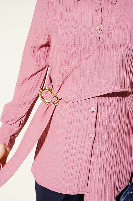 Camisa Asimétrica Con Detalle De Hebilla Dorada En Rosa Polvo