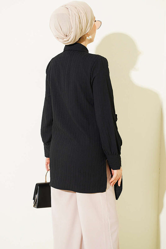 Schwarzes Hemd Mit Goldener Schnalle Asymmetrisch