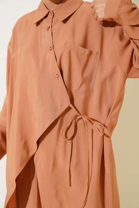 Ensemble deux pièces asymétrique avec cordon noué, couleur beige