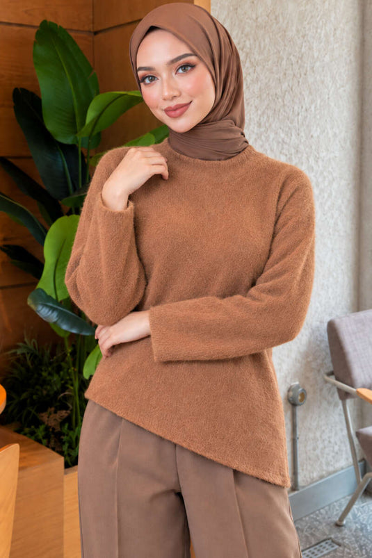 كنزة ذات قص غير متماثل مع لحية لون لاتيه