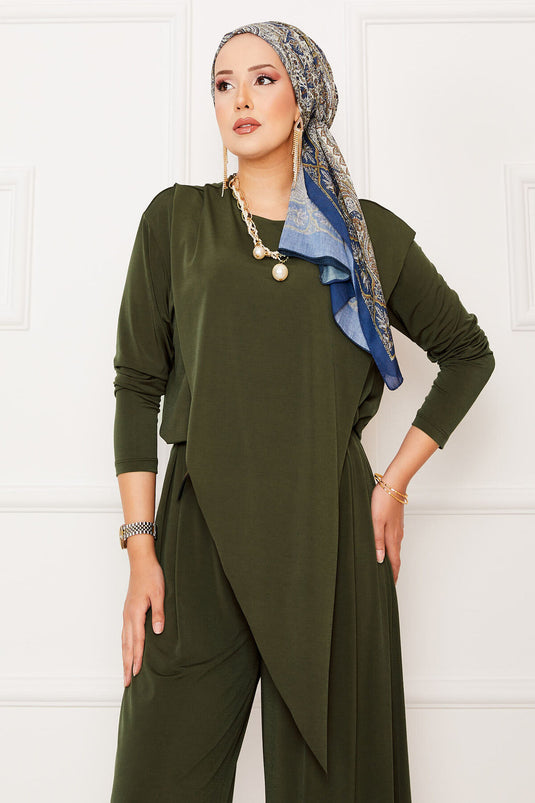 بدلة رملية بقصّة غير متماثلة لون كاكي