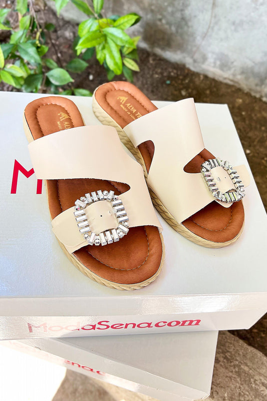 Chaussons asymétriques à boucle unique couleur crème