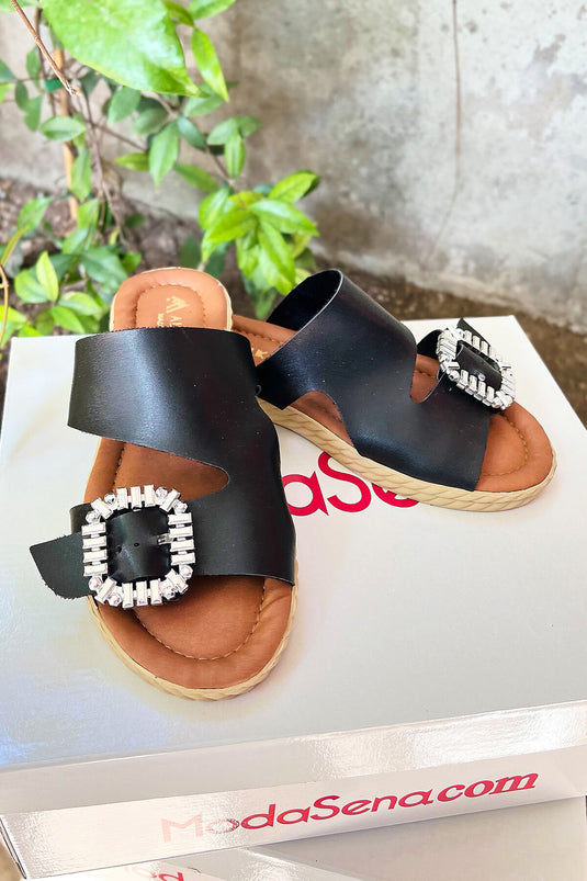 Chaussons à boucle unique et coupe asymétrique noirs