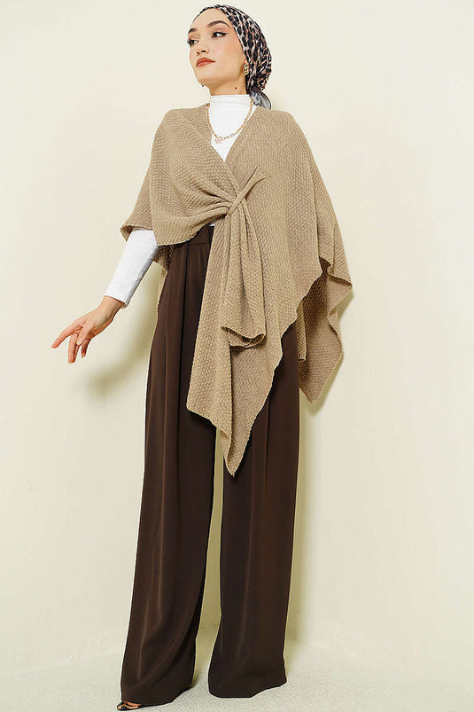 Poncho in maglia a taglio asimmetrico color visone