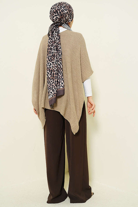 Poncho in maglia a taglio asimmetrico color visone