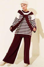 Ensemble Double En Tricot Rayé Avec Détail D'écharpe Bordeaux