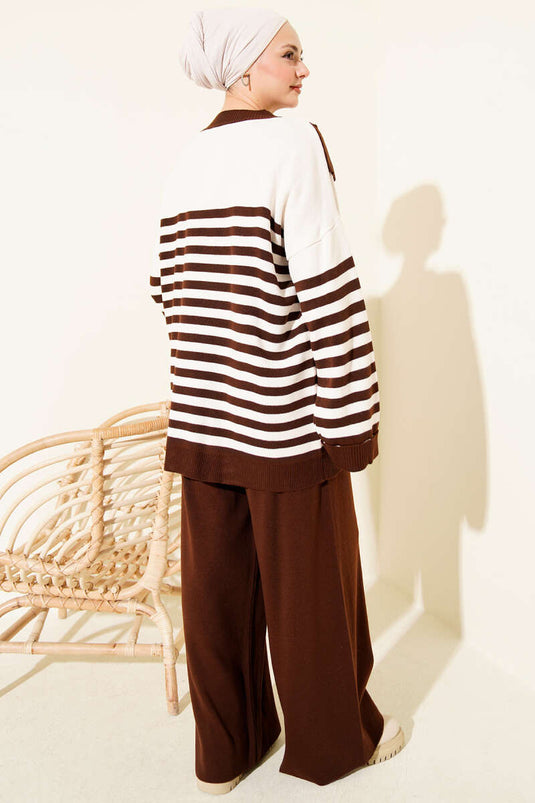 طقم ثنائي منسوج مخطط مع تفاصيل وشاح باللون البني