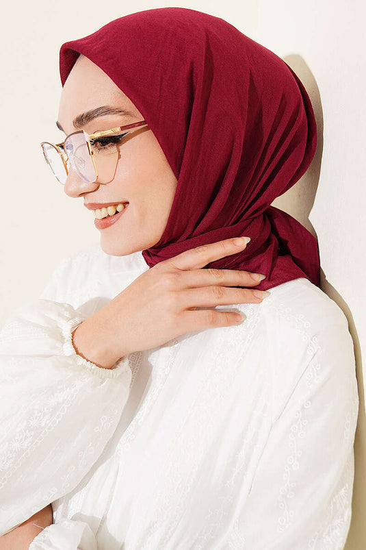 آية سيريسي وشاح قطني رقيق لون كرز
