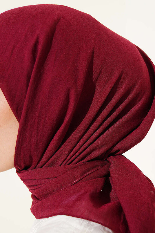 آية سيريسي وشاح قطني رقيق لون كرز