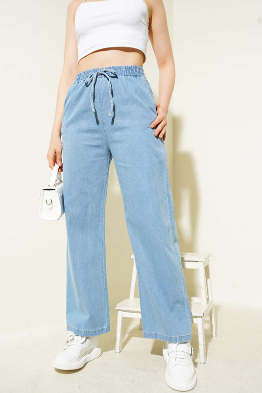 Pantalon en jean bleu avec ceinture élastique et détails à lacets