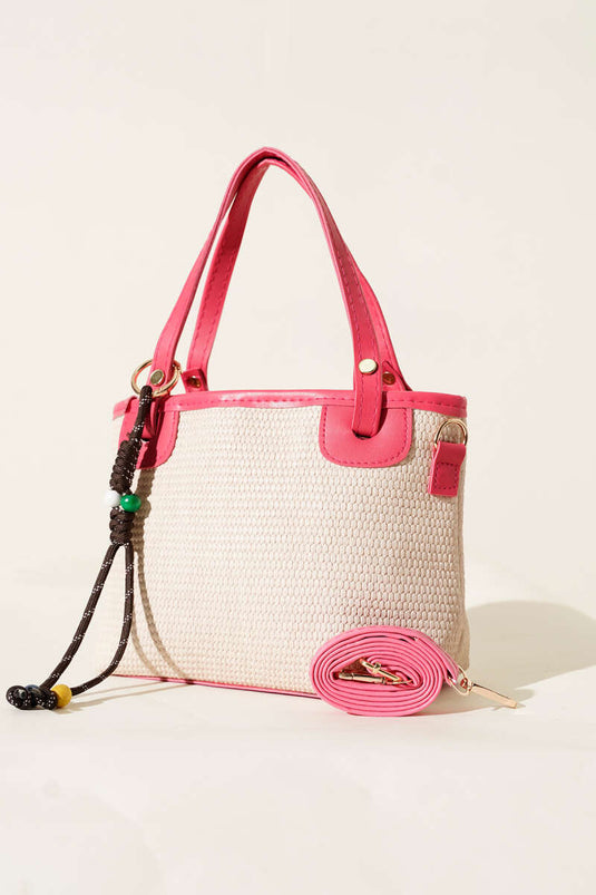 Borsa di paglia rosa con dettagli in pizzo