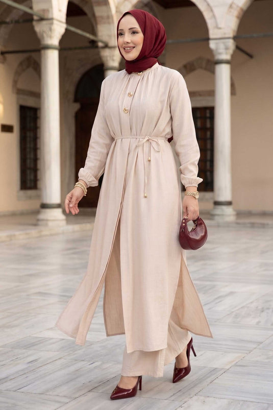 Ensemble tunique longue beige à col officier avec cordon