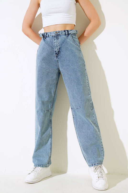 بنطال جينز واسع بمشبك جانبي - لون ثلجي فاتح