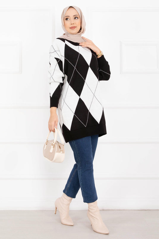 بلوزة تريكو بنقشة البقلاوة باللون الأسود