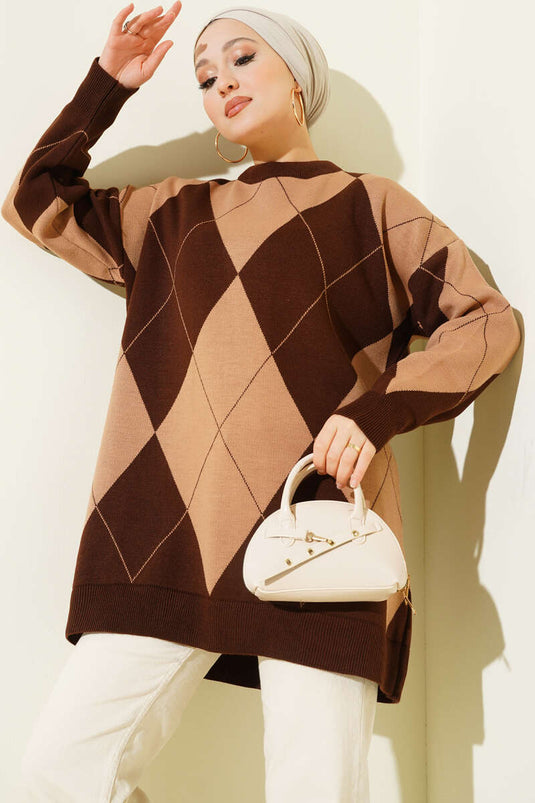 تونيك أساسي محبوك بنمط البقلاوة باللون البني