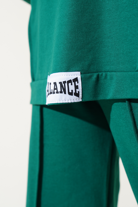 Completo due pezzi ampio con cappuccio ricamato Balance, color smeraldo