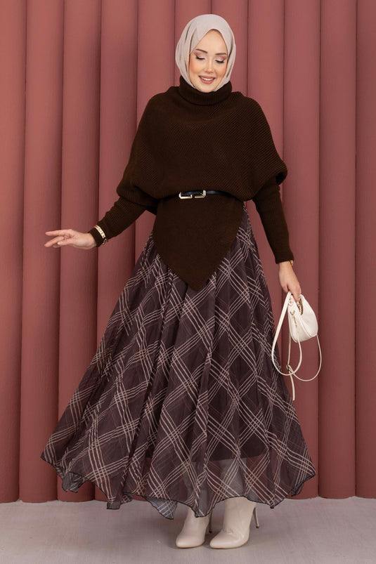 كنزة صوفية غير متماثلة الياقة برقبة صياد بلون بني