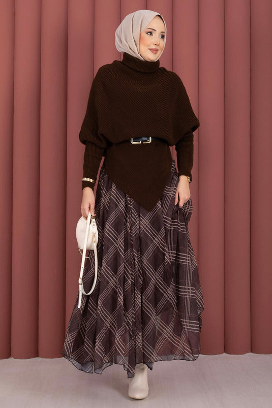 كنزة صوفية غير متماثلة الياقة برقبة صياد بلون بني