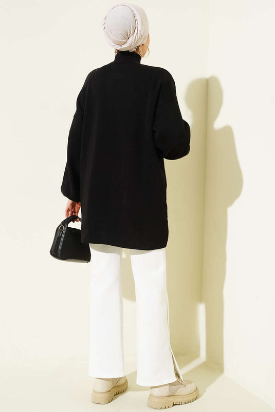 Tunique tricotée à col roulé noir et manches ballon