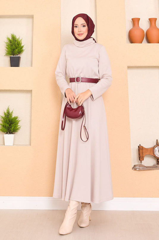 Robe hijab à col roulé et taille plissée beige