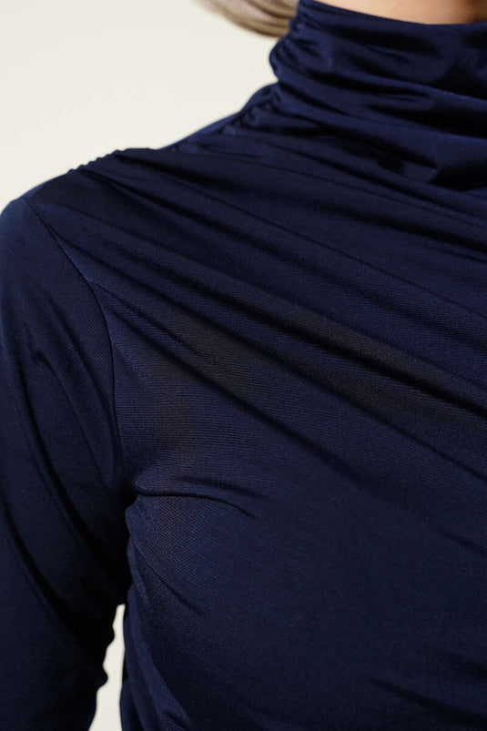 Blouse à col roulé froncée bleu marine