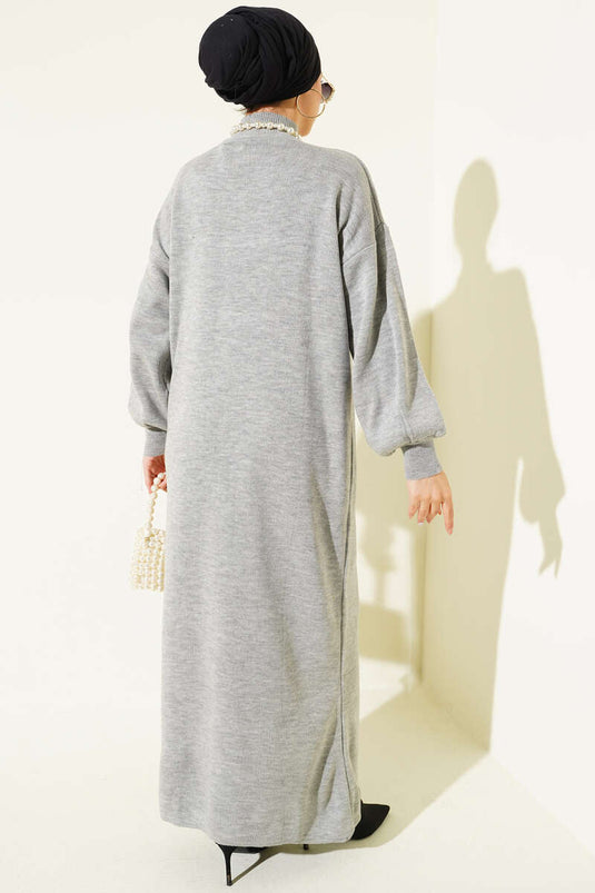 Robe grise à col roulé en maille unie