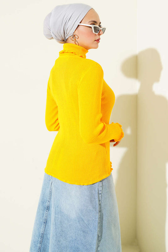 سترة محبوكة بياقة مدورة وكشكشة باللون الأصفر