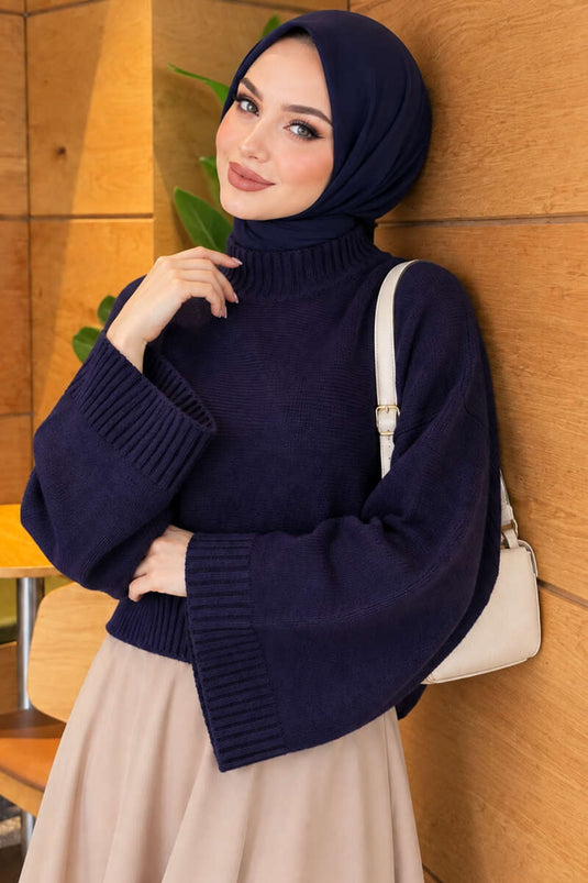 كنزة بياقة بحرية بأكمام واسعة باللون الكحلي