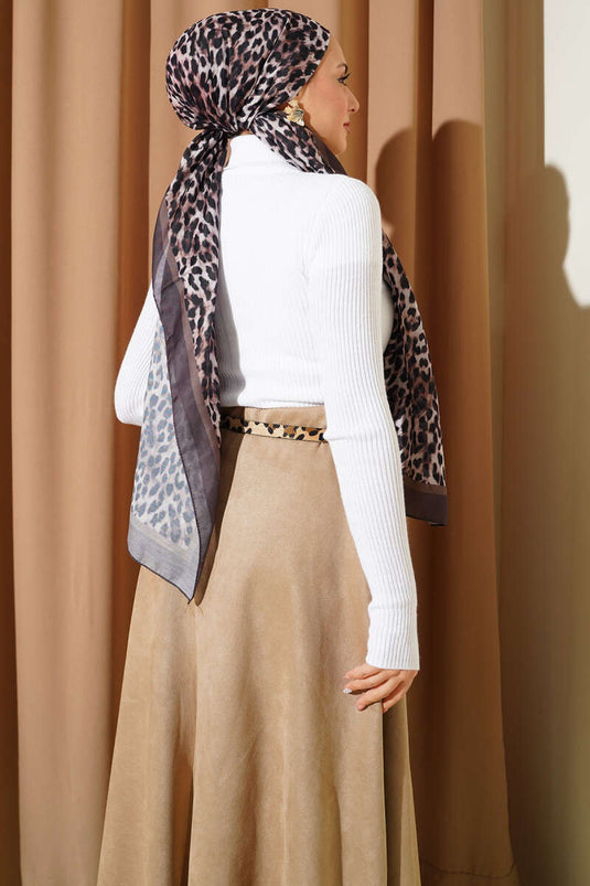 سترة محبوكة بدون أصابع بياقة مدورة بيضاء