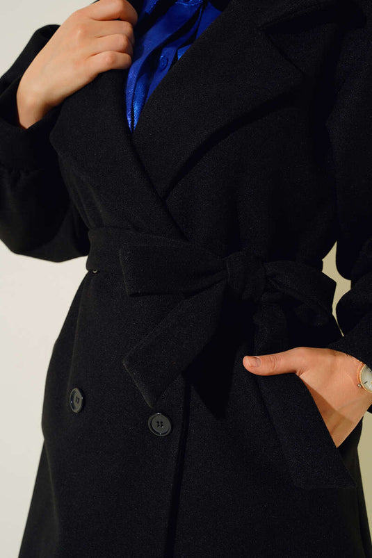 Manteau en cachemire noir à boutons de manchette et manches ballon