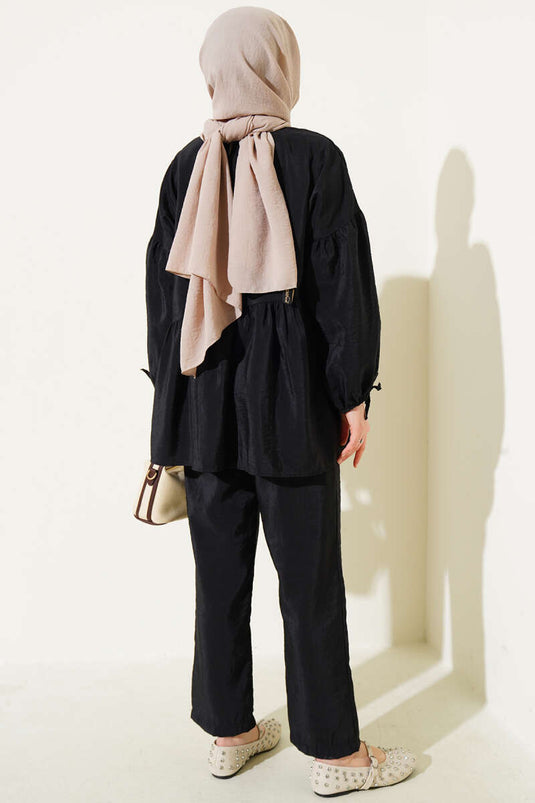 طقم مزدوج من البالون ذو الأكمام المزخرفة والمظلة باللون الأسود