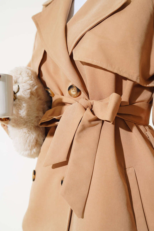 Korte trenchcoat met ballonmouwen en riem, camel