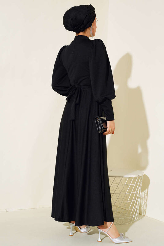 Robe plissée à manches ballon et épaules noires