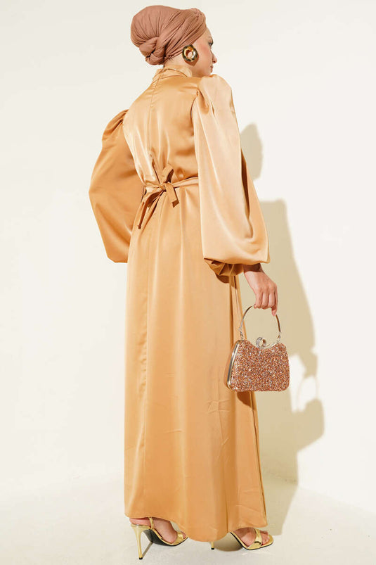 فستان سهرة ساتان بأكمام منفوخة بلون الجمل