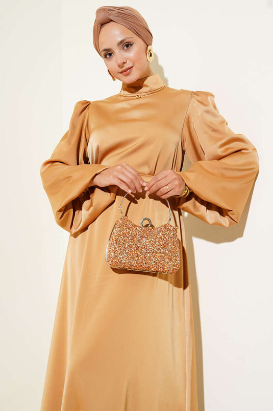 فستان سهرة ساتان بأكمام منفوخة بلون الجمل