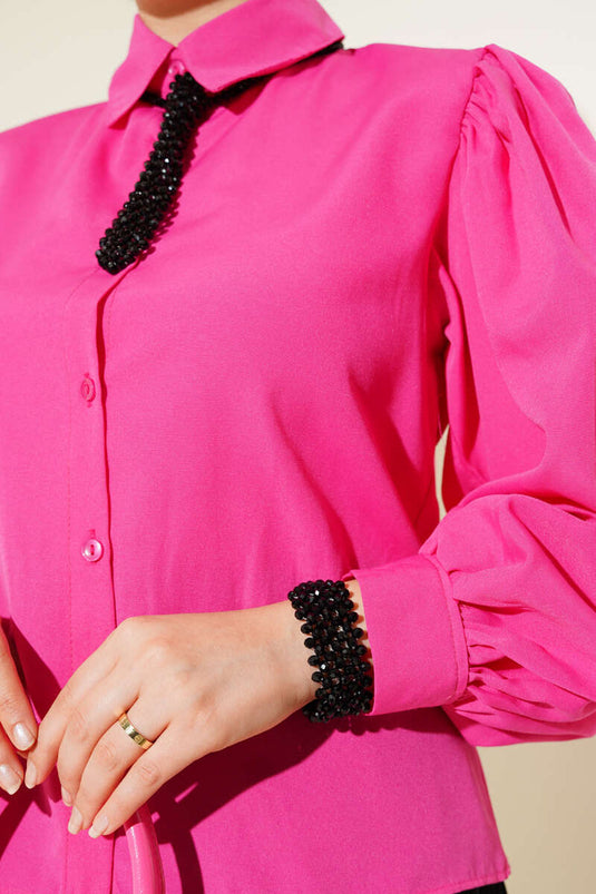 قميص وردي بأكمام منفوخة