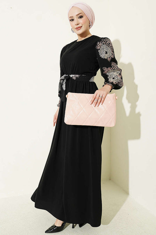 Robe Rose Brodée À Manches Ballon