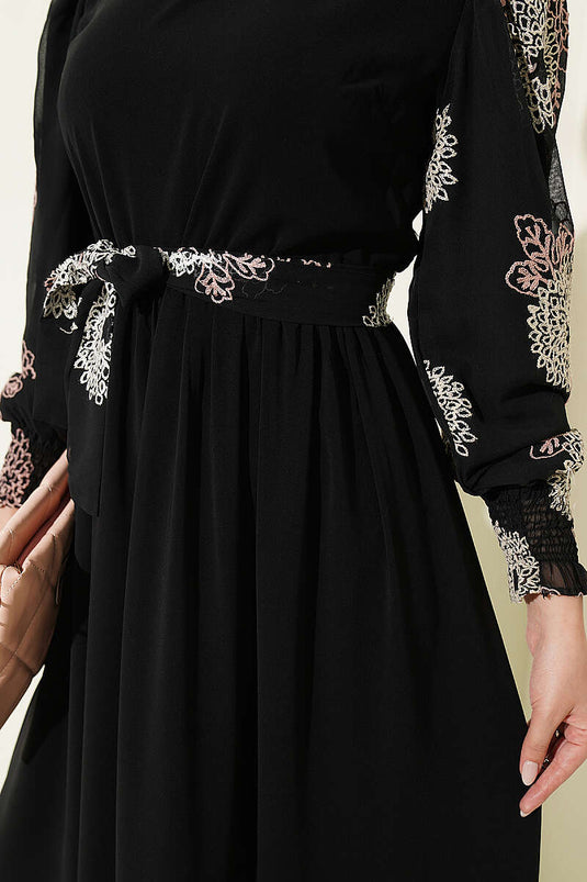 Robe Rose Brodée À Manches Ballon
