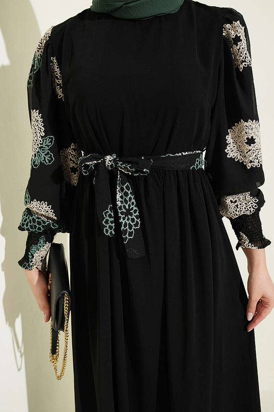 Robe Verte Brodée À Manches Ballon