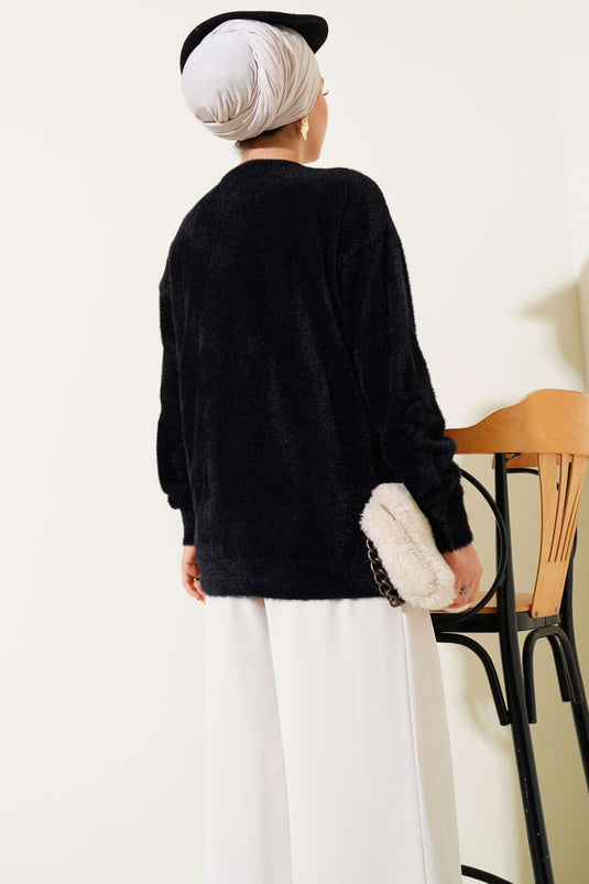 سترة أساسية برقبة دائرية ولحية سوداء