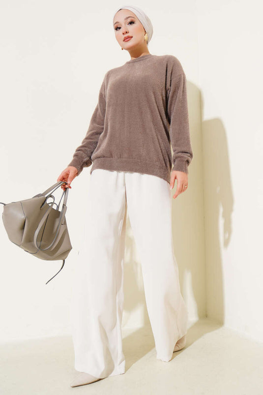 سترة أساسية برقبة دائرية ولحية من المنك